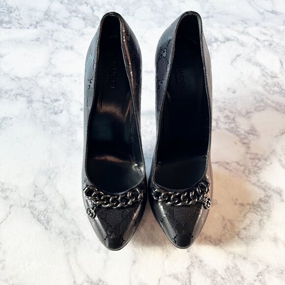 Gucci GG Imprime Black Leather Chain Charm Pumps - Picture 3 of 15